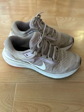 Nike Air Zoom Structure 24 Womens Lilac Purple Running Sneakers Size 7
